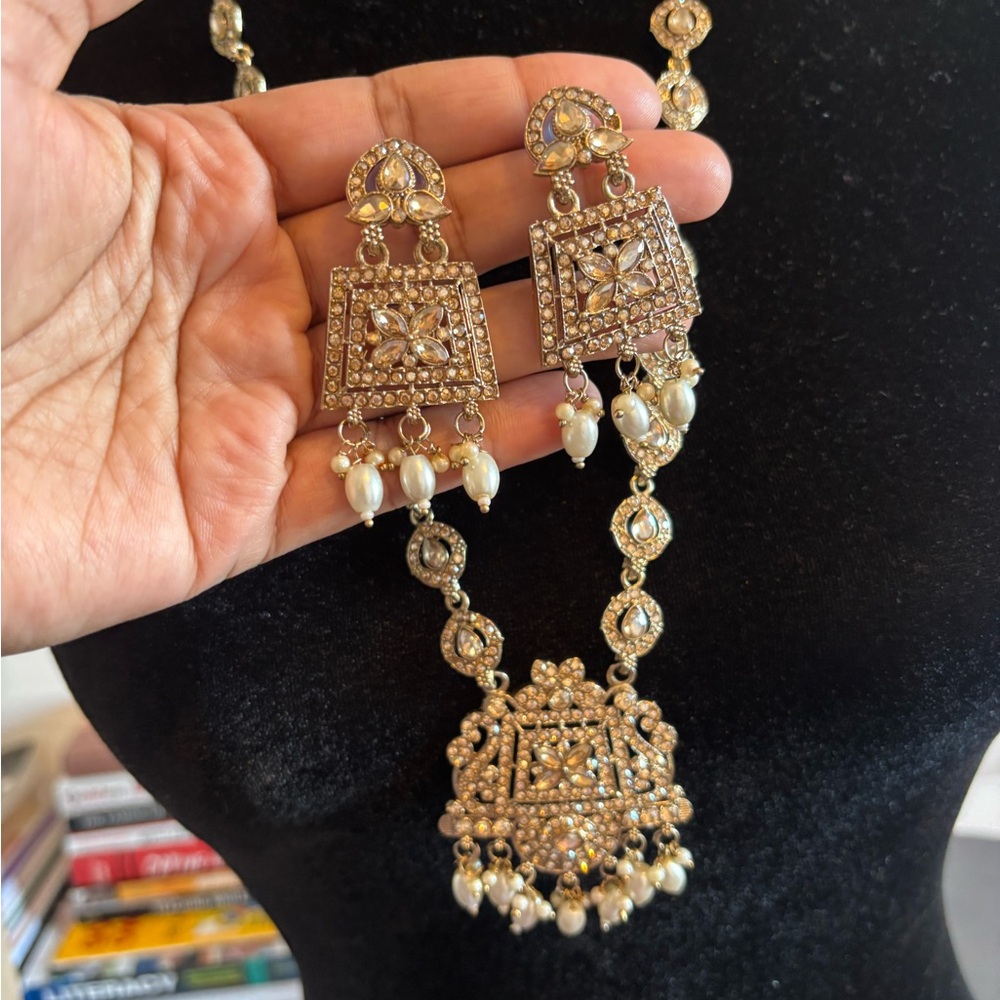 Gold and Cream Necklace Set